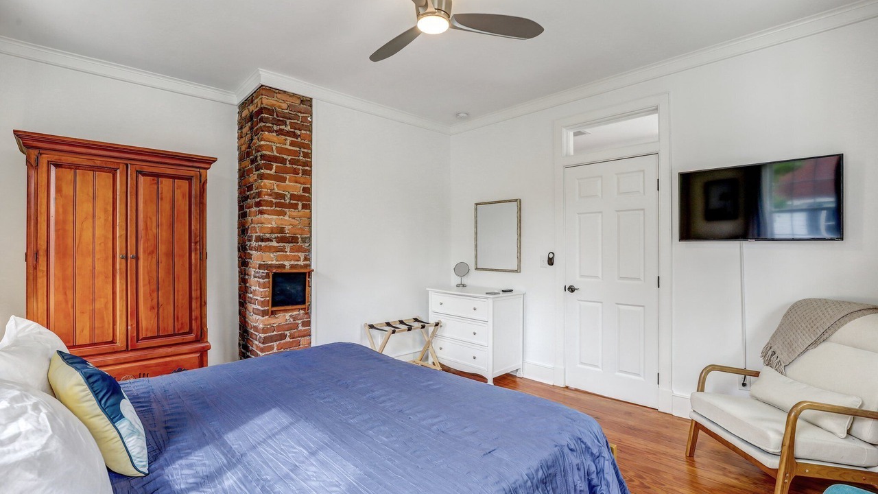 Photo of Bedroom in Historic District