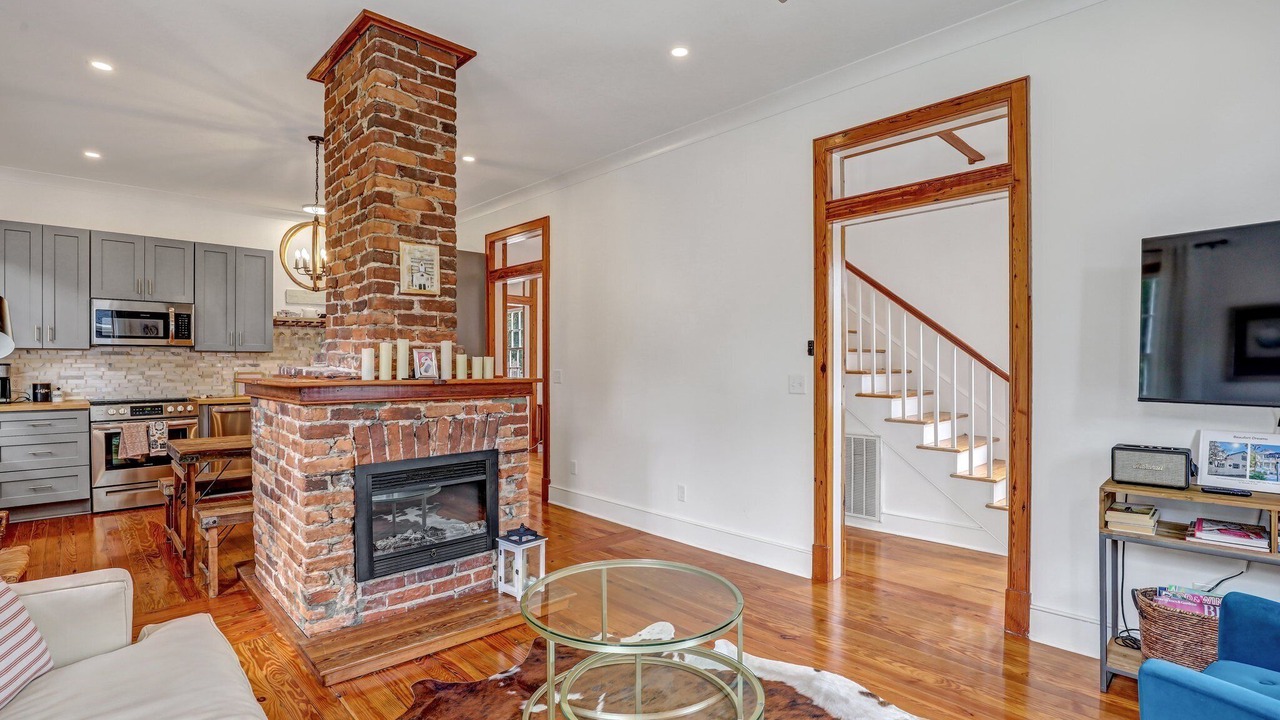 Photo of Livingroom in Historic District
