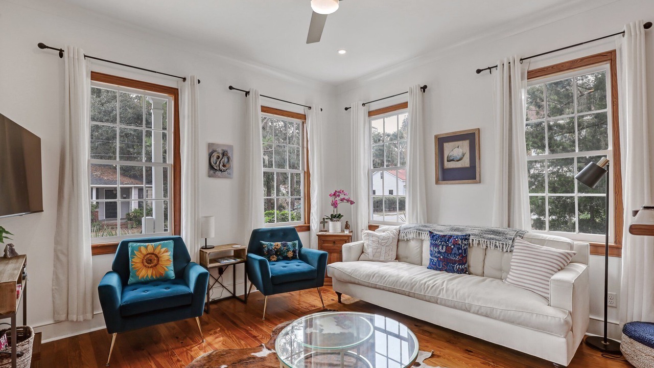 Photo of Livingroom in Historic District