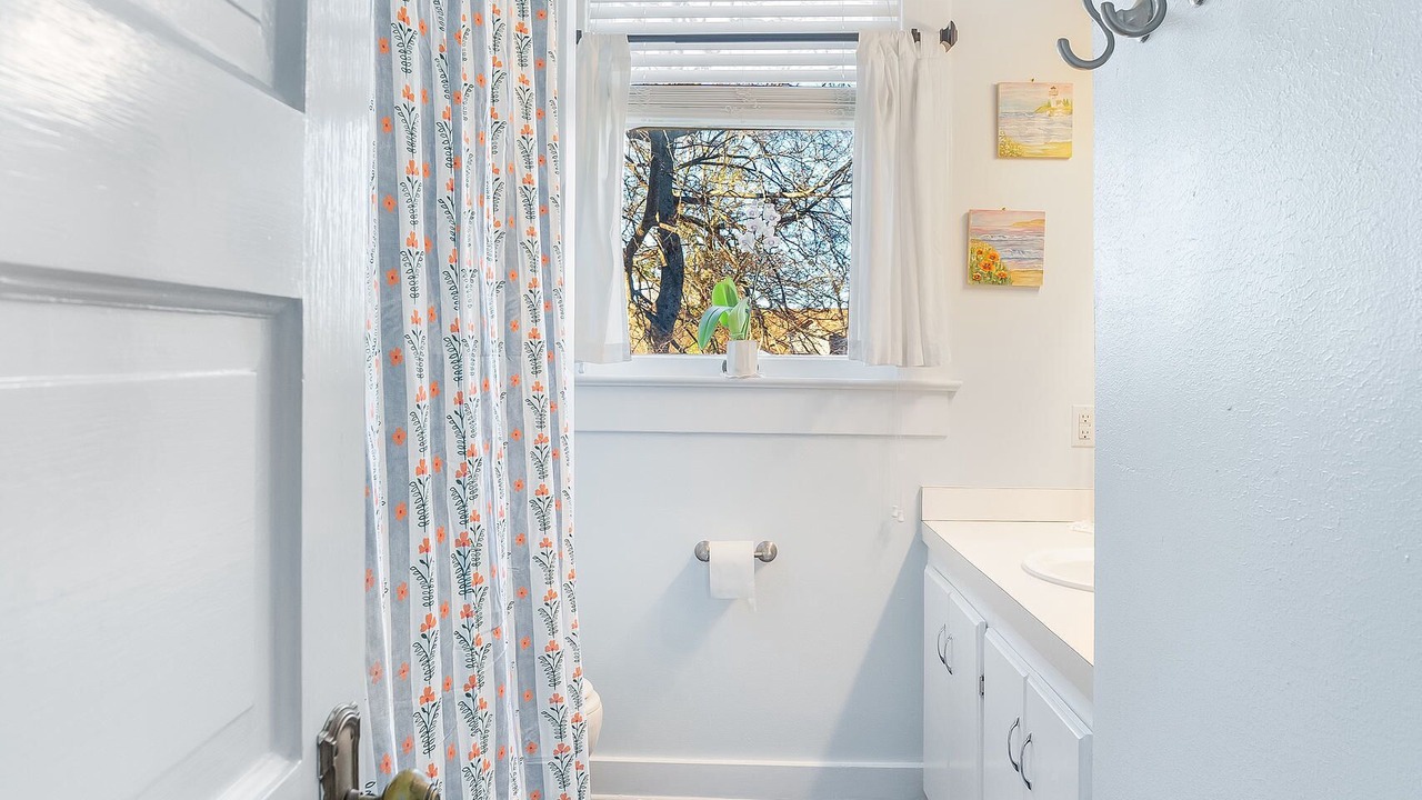 Photo of Bathroom in Fairfield Historic District