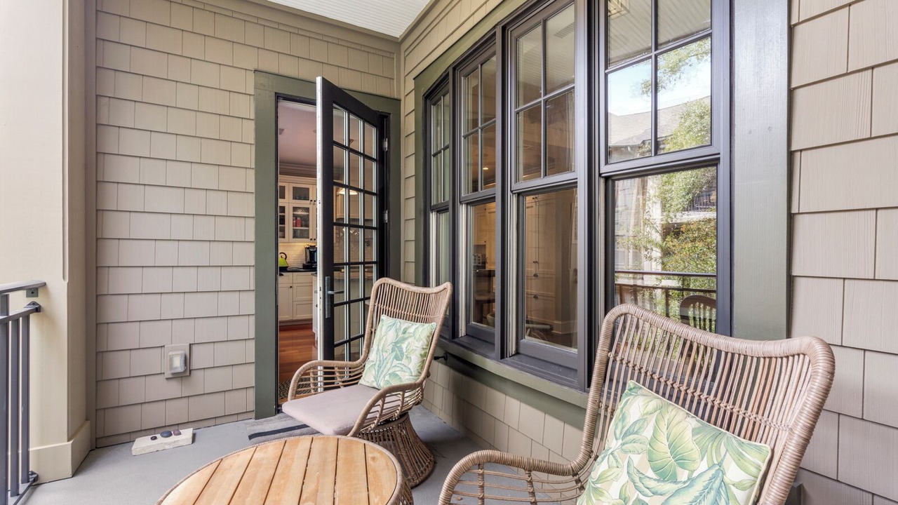 Photo of Patio Balcony in East Beach