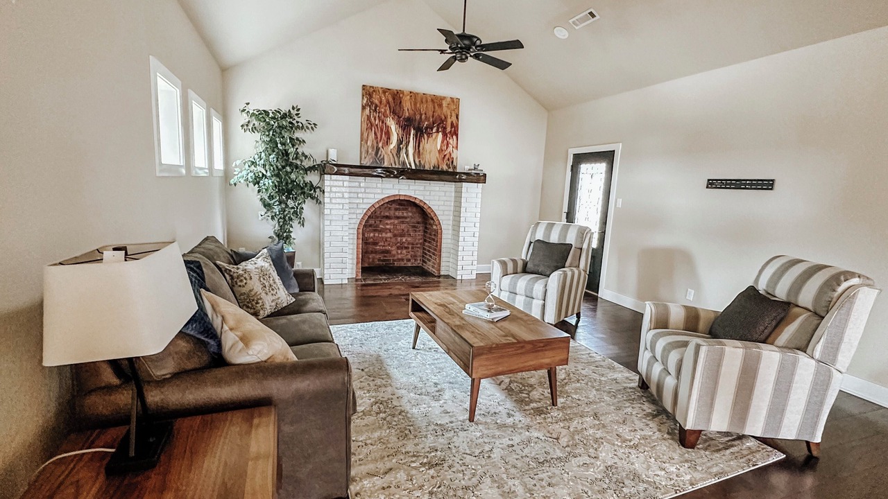 Photo of Livingroom in Cave Springs