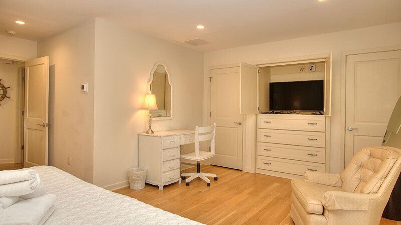 Photo of Bedroom in Beach Lagoon