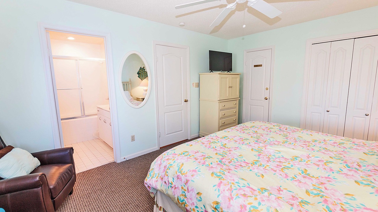 Photo of Bedroom in Corolla Light