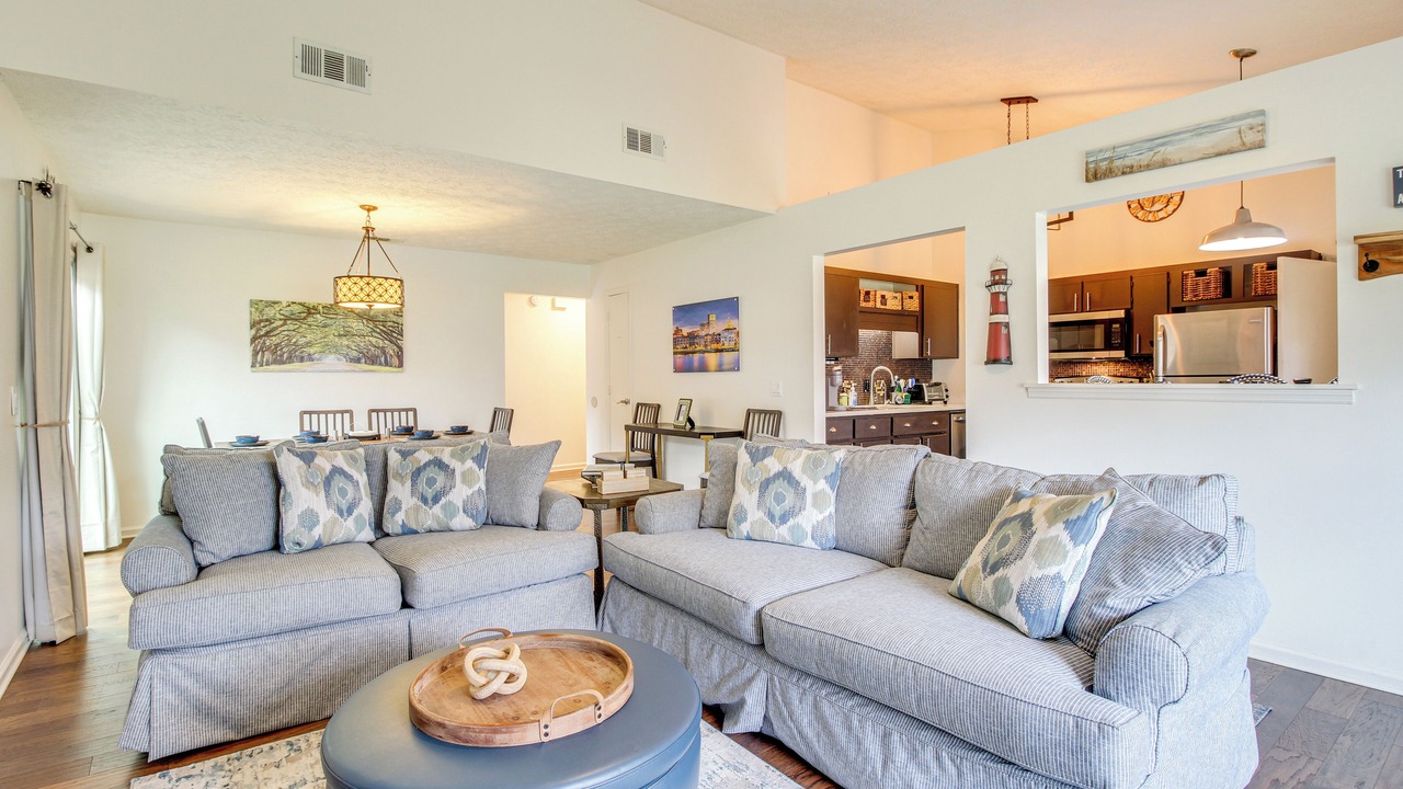 Photo of Livingroom in Whitemarsh Island