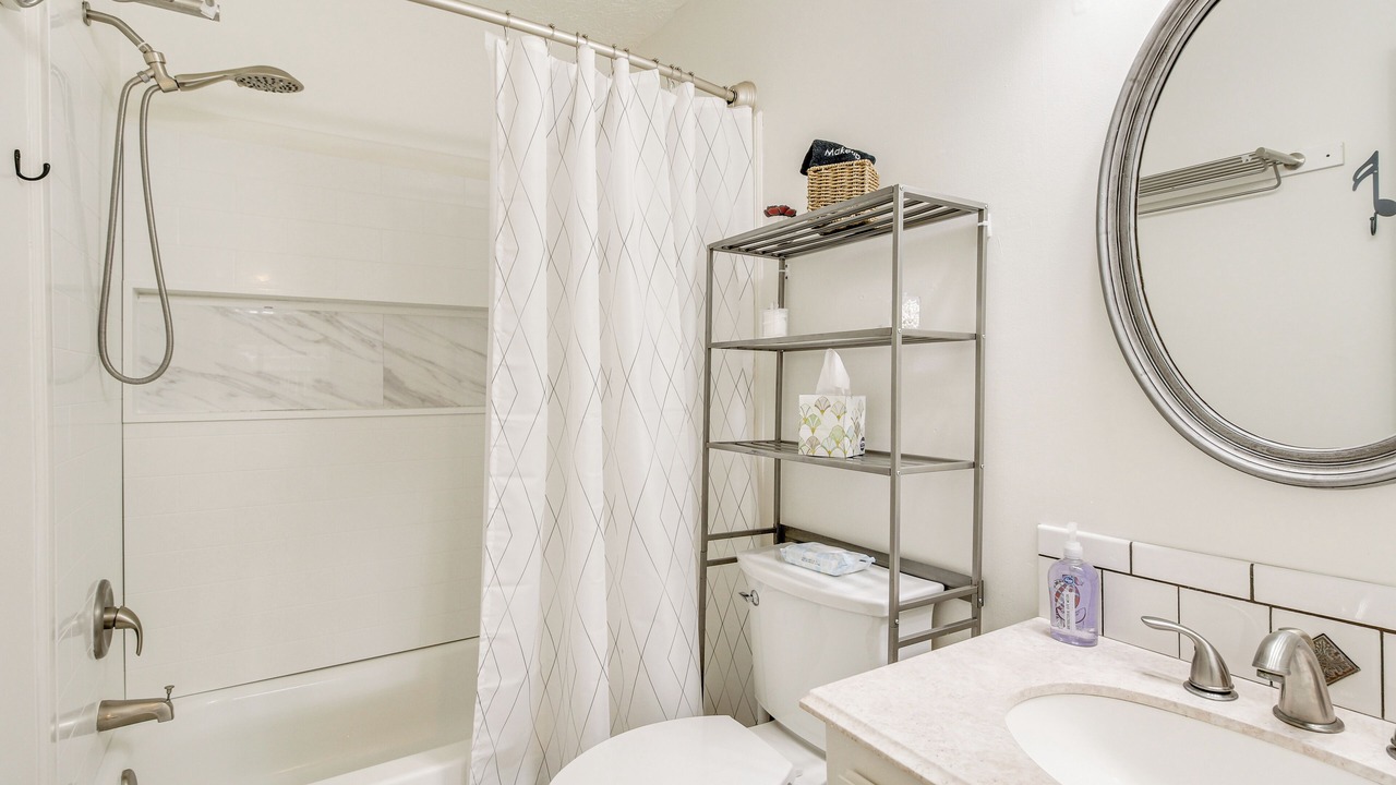 Photo of Bathroom in Whitemarsh Island