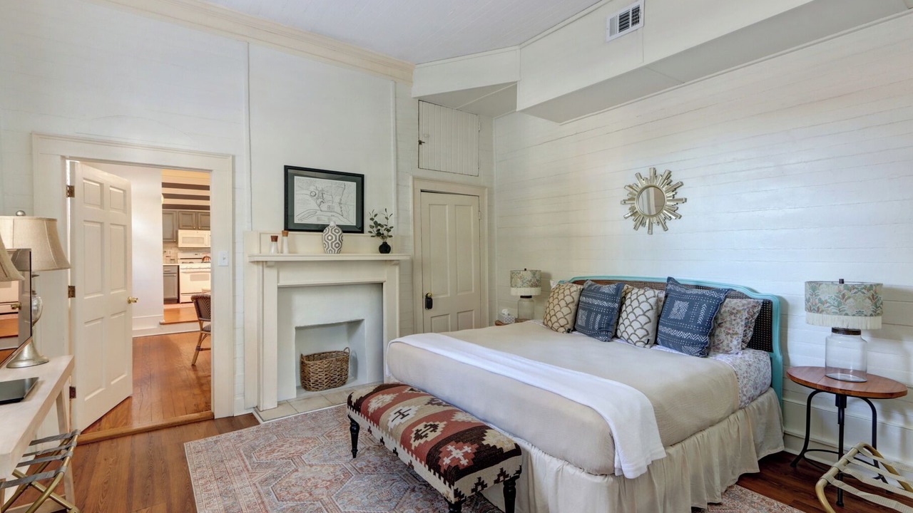 Photo of Bedroom in Beach Institute