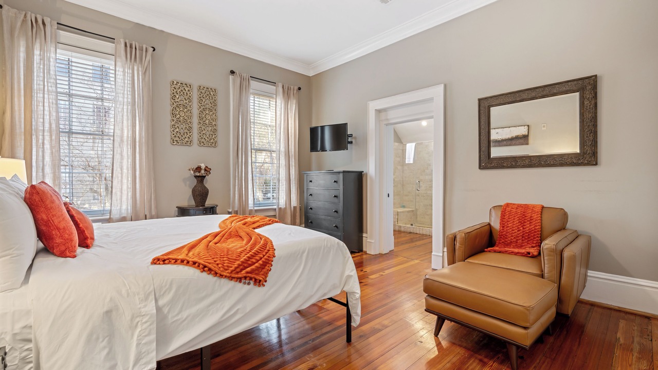 Photo of Bedroom in Historic District - North