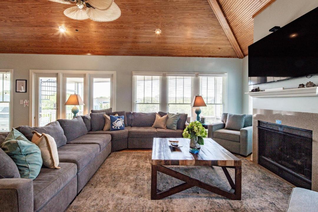 Photo of Livingroom in Pelican Bay