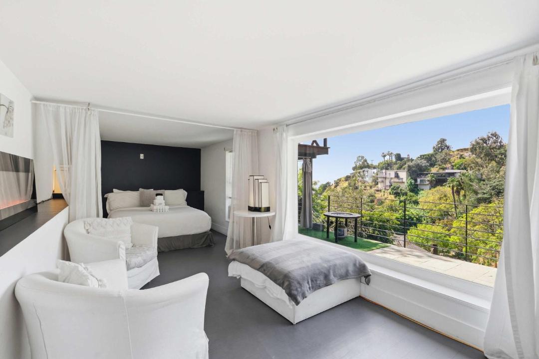 Photo of Others in Hollywood Hills West