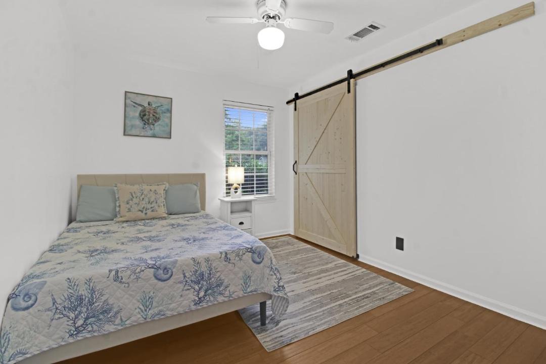 Photo of Bedroom in Whitemarsh Island