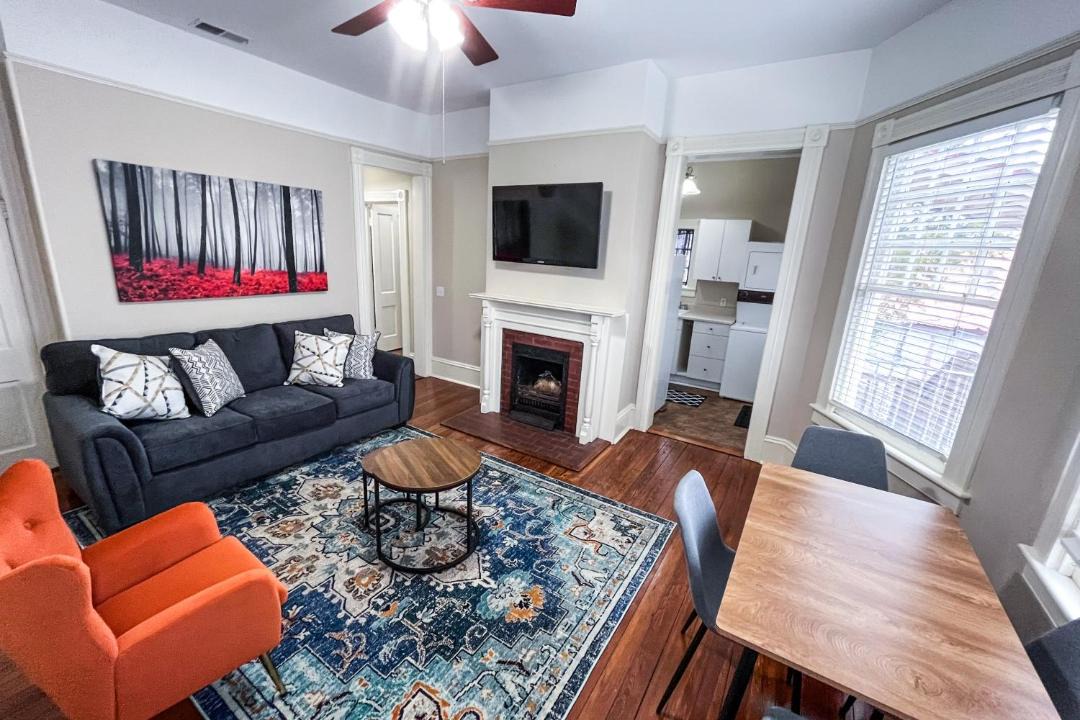 Photo of Livingroom in Thomas Square