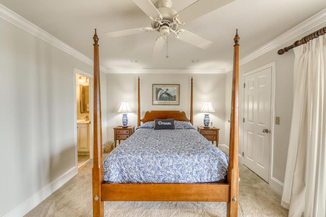 Photo of Bedroom in Pelican Bay