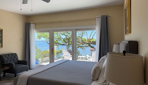 Deluxe Room, 1 King Bed, Patio, River View