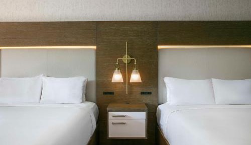 Terrace Room – Two Queens