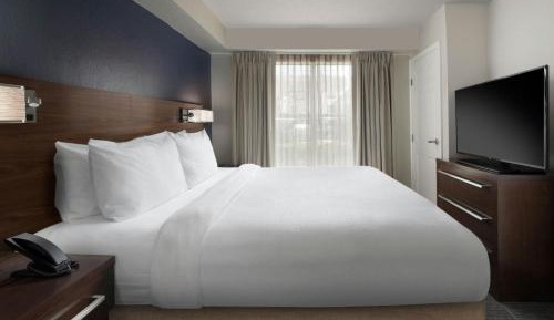 One-Bedroom Queen Suite with Sofa Bed