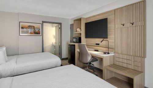 Accessible Queen Room with Two Queen Beds - Pet Friendly/Non-Smoking
