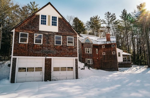White River Junction House | Contemporary Upper Valley vacation rental w/10 acres of private land