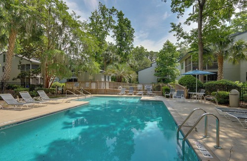 Hilton Head Apartment | Serene Hilton Head Island Condo w/Community Pool!