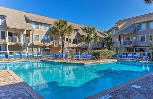 Hilton Head Villa | Walk to Hilton Head Island Beach: Villa w/Balcony