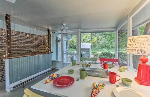 Olde Town Cottage | 1 Mi to Old Town Bluffton: Home w/Screened Porch