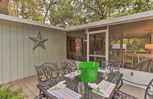 Olde Town Cottage | 1 Mi to Old Town Bluffton: Home w/Screened Porch