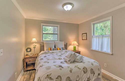 Olde Town Cottage | 1 Mi to Old Town Bluffton: Home w/Screened Porch
