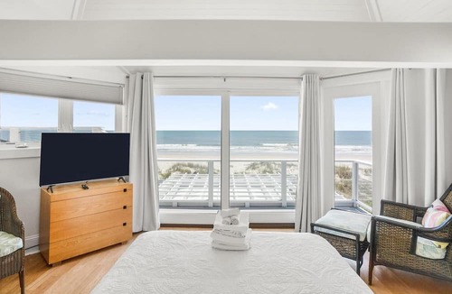 Saint Helena Island Villa | Lavish Two-story Oceanfront Home w/Huge Deck, Wifi, & Incredible Views