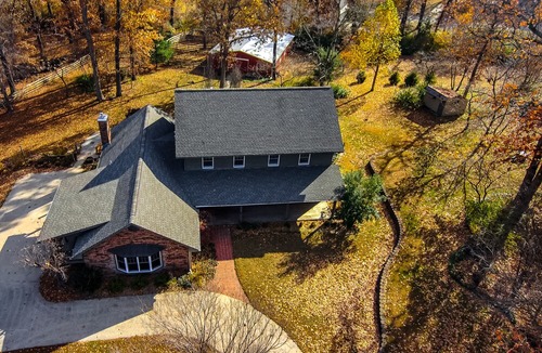 Benton County House | "Your Hilltop Haven: Embrace Bentonville & NWA's Vibrant Epicenter!"