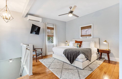 Westside Apartment | Spacious Apartment Downtown