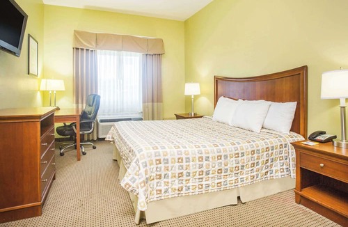 Swainsboro Hotel | Days Inn & Suites by Wyndham Swainsboro