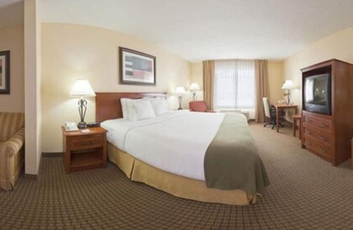 Greenville Hotel | Holiday Inn Express and Suites Greenville by IHG