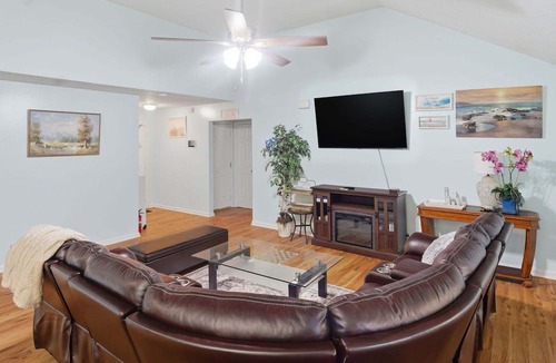 Savannah House | 3br Savannah Home Sleeps 5 Near Historic District 3 Bedroom Home