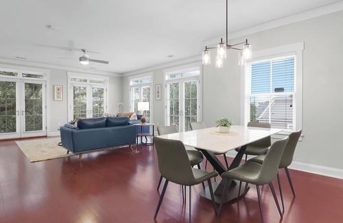 Old West Broad Neighborhood Cottage | 5 Units w/ Free Parking Walkable Historic District The Juliette by Avantstay