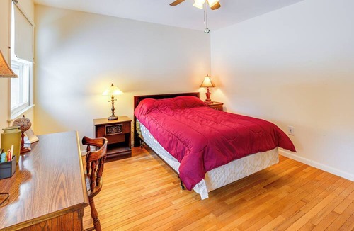 Queensbury Cottage | 9 Mi to Lake George Village: Home in Queensbury