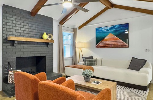 Lincolnville House | The Caspian: family home with pool