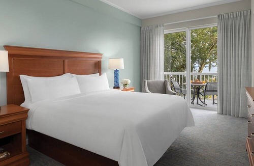 Harbour Town Resort | Marriott Harbour Club Resort - 2 Bedroom, 2 Bath, Kitchen, Living Area
