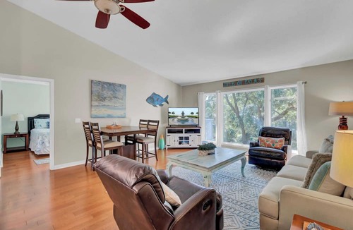 Isle of Palms Cottage | 36 Lagoon Villa by Avantstay Fishing Dock, Views