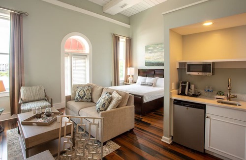 Historic District - North Hotel | Olde Harbour Inn