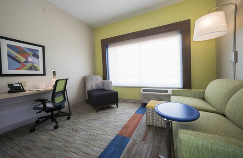 Southaven Hotel | Holiday Inn Express & Suites Southaven Central - Memphis by IHG