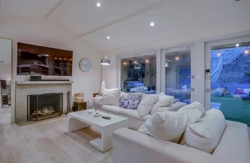 Hollywood Hills West House | Hollywood Hills Retreat: Private GYM & STEAM ROOM