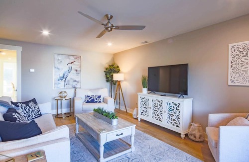 Harbour Town Condo | Beautifully Designed Harbour Town Condo w/Private Balcony & Breathtaking Views of Lighthouse!