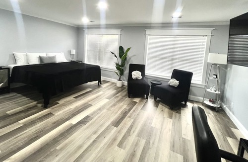 Pooler House | PoolerBnB, Spacious Modern Getaway near Savannah!