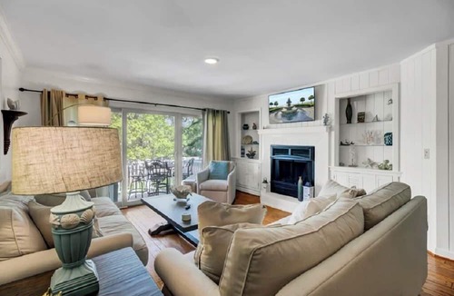 Twin Oaks Condo | Award-Winning Resort Amenities | Racquet Club Villa 37