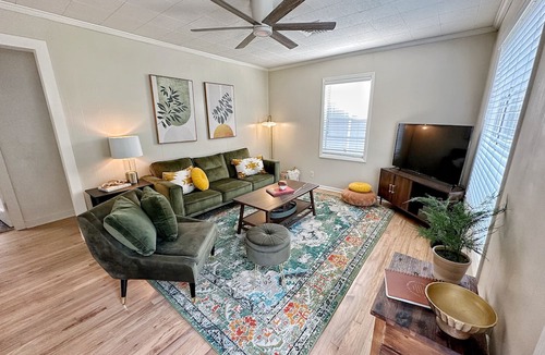 Monroe House | The Velvet Crush Cottage located in the heart of Monroe