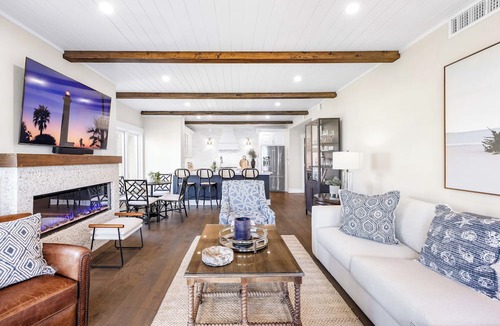 South Beach Condo | Oceanfront, Luxe Villa, 2 BR/2 BA, Pool, Supremely Stylish