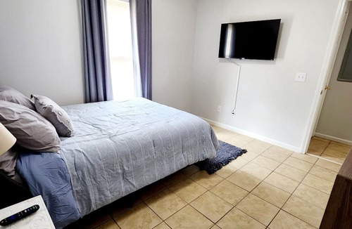 Florence House | Crystal Guest House Near MUSC Hospital
