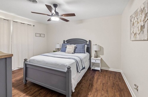 Lake Charles House | New-Bright-Stylish-City Center 4 Bedroom 3 Bath Home with Office