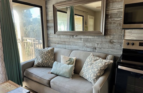 Hilton Head Island Condo | SerenityByTheSea-Couples Retreat-King,Bikes,Chairs