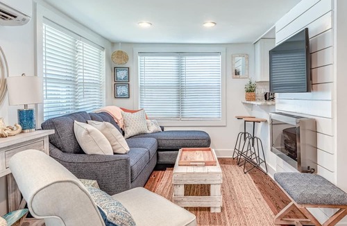 Isle of Palms Apartment | 1950s Beach Cottage Unit C